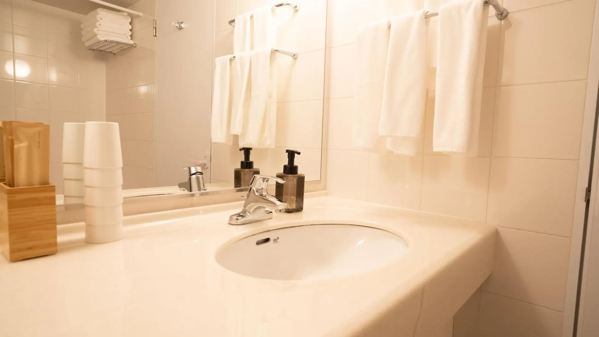 Wayfarer Kyoto Shijo Hotel
